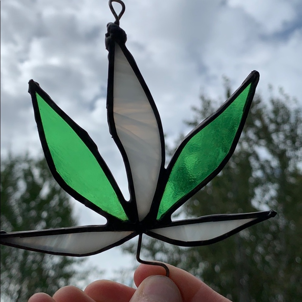 Sold 🍁Stained glass suncatcher hemp leaf!